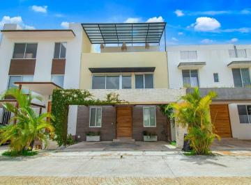 Casa · 300m² · 5 Recámaras · 2 Estacionamientos · Casa de 5 Recámaras en Venta en Residencial Aqua