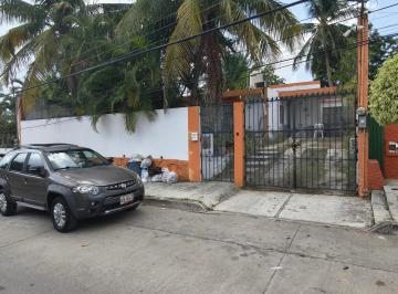 Fachada · Casa con Gran Terreno