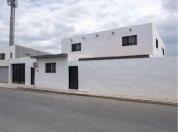 Casa · 210m² · 3 Recámaras · 6 Estacionamientos · Venta de Casa en Zona Sendas a Espaldas de Gelos Reliz con Terreno de 600 m²