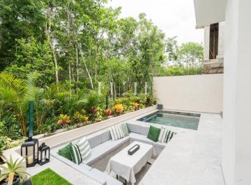 Casa · 449m² · 4 Recámaras · 4 Estacionamientos · Casa de 4 Recámaras en Venta en Residencial Vía Cumbres con Paneles Solares