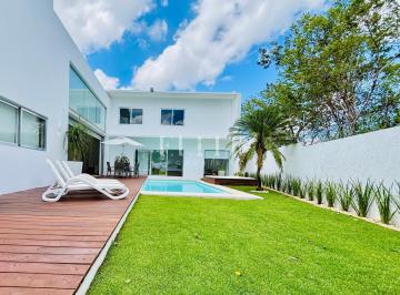 Casa · 450m² · 4 Recámaras · 5 Estacionamientos · Casa Amueblada de 4 Recámaras en Venta en Residencial Cumbres