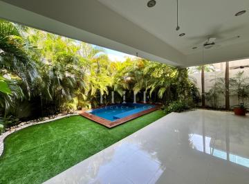 Casa · 332m² · 3 Recámaras · 2 Estacionamientos · Casa de 3 Recámaras en Venta en Residencial Cumbres