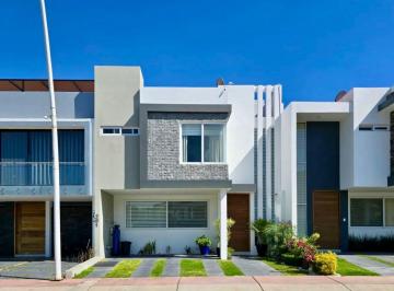 Casa de 3 habitaciones, Zapopan · Casa en Venta en Soaré II