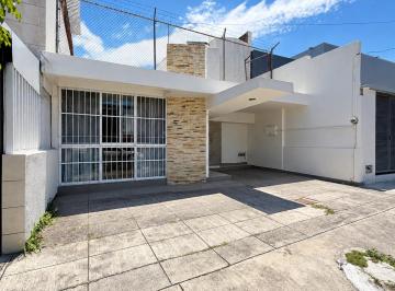 Casa de 3 habitaciones, Guadalajara · Casa en Venta en Jardines del Bosque