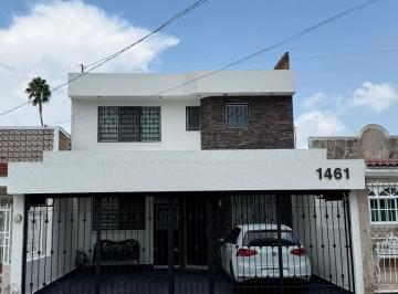 Casa de 4 habitaciones, Guadalajara · Casa en Venta, Colonia Independencia.