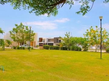 Casa · 214m² · 2 Estacionamientos · Casa en Venta en Lomas del Dorado