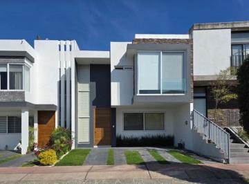 Casa de 4 habitaciones, Zapopan · Casa en Venta en Soaré 2