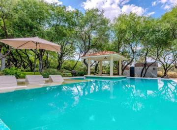 5babae4d3522cd4cad7589311d4029f6de892955fcf84e807d613a8ff7ce6b6a · Casa de Campo con Casita de Huéspedes en San Miguel de Allende
