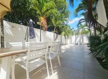 Casa · 3 Recámaras · 3 Estacionamientos · Residencia en Renta: La Joya Residencial | Patio Excedente Equipado, Paneles Solares y Frente a La a