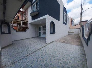 Casa de 2 habitaciones, Guadalajara · Casa en Venta Cerro del Tesoro, con Cochera Para 4 Autos o Terraza