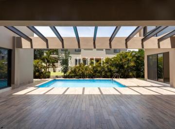 Casa · 556m² · 4 Recámaras · 5 Estacionamientos · Casa de 4 Recámaras en Venta o Renta en Lagos del Sol