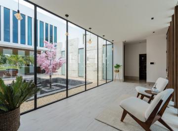 Casa · 750m² · 4 Recámaras · 8 Estacionamientos · Casa de 4 Recámaras en Venta en Lagos del Sol