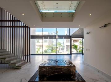 Casa · 800m² · 4 Recámaras · 6 Estacionamientos · Casa de 4 Recámaras en Venta en Puerto Cancún La Marina