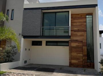 Casa de 4 habitaciones, Zapopan · Casa en Renta Valle Imperial | 4 Recámaras | 3 Baños | Coto con Alberca
