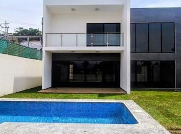 Casa de 4 habitaciones, Temixco · Casa en Venta en Privada con Portón Eléctrico y Recámara en Planta Baja en El Fraccionamiento Burgos