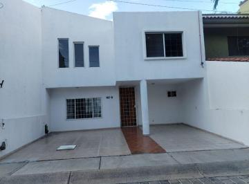 Casa de 3 habitaciones, León · Casa en Venta en Real del Bosque