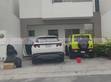 Casa · 170m² · 3 Recámaras · 2 Estacionamientos · Casa en Renta en Palmas Diamante