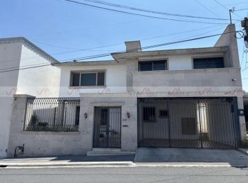 Casa · 493m² · 3 Recámaras · 2 Estacionamientos · Casa en Venta en Las Cumbres