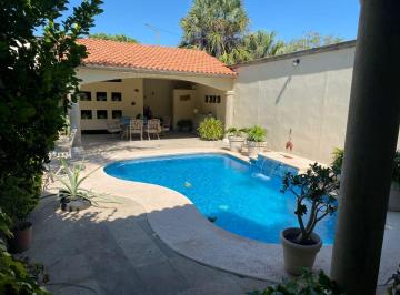 Casa de 5 habitaciones, Victoria · Casa en Venta - Los Arcos