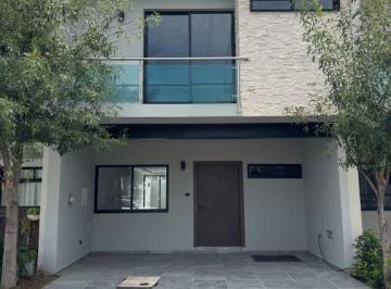 Casa · 200m² · 3 Recámaras · 2 Estacionamientos · Casa Nueva en Venta Lista Para Estrenar | Coto Vitana Residencial | $5’900,000 Pesos