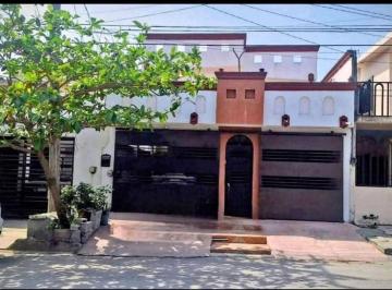 Casa de 4 habitaciones, Victoria · Casa en Venta - Las Flores