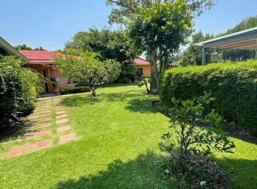 Casa en condominio de 4 habitaciones, Cuernavaca · Linda Casa en Condominio. Jacarandas, Cuernavaca. Seguridad. Amplio Jardín. Alberca. Palapa. Padel.