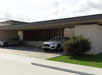 Casa · 1035m² · 5 Recámaras · 4 Estacionamientos · Casa en Venta Campo de Golf Altozano Colinda con Green