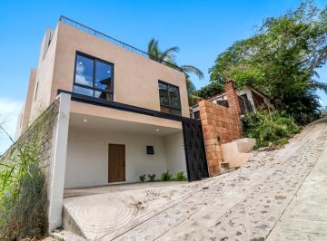 Casa · 318m² · 4 Recámaras · Casa Nueva en Venta en Sayulita | Alberca Privada y Roof Garden