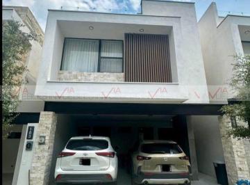 Casa · 210m² · 3 Recámaras · 2 Estacionamientos · Casa en Renta en El Barro