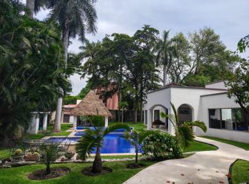 Casa · 245m² · 3 Recámaras · 3 Estacionamientos · Espectacular Residencia Estilo Resort en un Solo Nivel | Exclusivo Fraccionamiento con Vigilancia 24