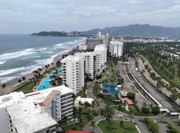Departamento · 214m² · 4 Recámaras · 3 Estacionamientos · Penthouse Frente Al Mar en Playa Diamante, Vista Al Mar y Campo de Golf