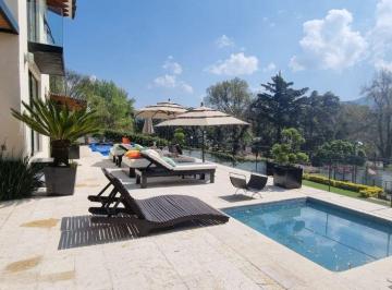 Casa de 4 habitaciones, Valle de Bravo · Casa en Venta en El Corazon de Avandaro.