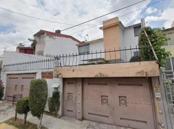 Casa de 4 habitaciones, Naucalpan de Juárez · Casa en Venta en La Calle Mar del Nectar No. 9 en El Estado de México.