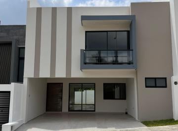 Casa de 4 habitaciones, Xalapa · Residencia en Paseo Real – Habitación en Planta Baja y Amplio Jardín