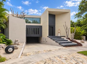 Casa de 4 habitaciones, Mérida · Casa en Venta en Kilil, Yucatán Country Club | Frente Al Golf y Al Lago