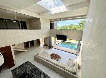 Casa · 650m² · 8 Estacionamientos · Moderna Casa de 1500 m² Cerca de Av Colegios y Huayacán Cancún