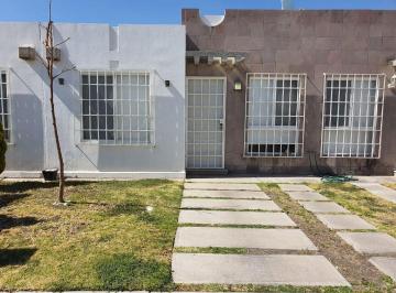 Casa en condominio · 60m² · 2 Recámaras · 1 Estacionamiento · Casa Semiamueblada en Renta, Viñedos Queretaro