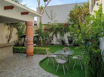 Casa de 4 habitaciones, Querétaro · ¡Casa Amueblada a 1 Cuadra de Los Arcos! 4 Recámaras + Jardín + Roof Garden