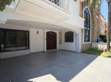 Casa en condominio de 4 habitaciones, Zapopan · Casa en Renta en Virreyes Residencial | 3 Rec con Baño y Vestidor + Estudio