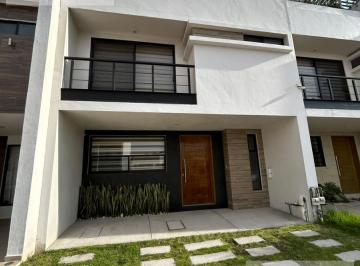 Casa · 180m² · 3 Recámaras · 2 Estacionamientos · Venta de Casa en La Antigua Cementera, Puebla, Tres Recamaras y Roof Garden