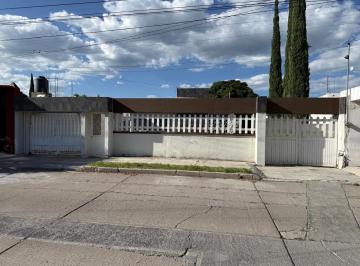 Casa · 143m² · 3 Recámaras · 4 Estacionamientos · Casa en Venta - (4)