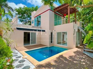 Casa · 4 Recámaras · 2 Estacionamientos · Casa de 4 Recámaras en Renta en Residencial Cumbres