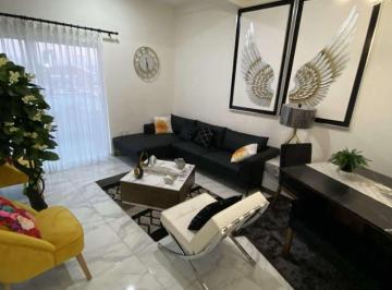 Amplia sala con Balcón con vista a la ciudad · Departamento Amueblado en Venta en Mazatlán | a 450 m del Malecón | $3.69 Mdp