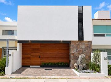Casa de 3 habitaciones, Querétaro · Una Casa Que Destaca por Su Diseño - El Refugio Residencial