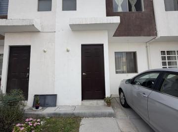 Casa · 84m² · 3 Recámaras · 2 Estacionamientos · Casa en Venta en Ciudad del Sol - Recámara en Planta Baja