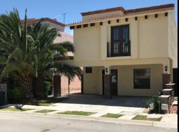 Casa de 3 habitaciones, Juárez · Renta de Casa Residencial en Privada