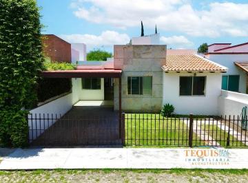 Casa de 3 habitaciones, Tequisquiapan · Casa en Venta en Tequisquiapan - Seguridad, Terraza, Bodega | Jacaranda