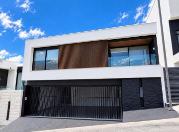 Casa de 3 habitaciones, Monterrey · Casa en Venta en Castaños del Vergel con Alberca en Monterrey