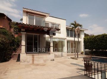 Casa de 4 habitaciones, Cuernavaca · Casa en Club de Golf Tabachines, Cuernavaca