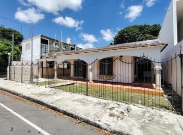 Casa · 242m² · 3 Recámaras · 2 Estacionamientos · Casa en Venta, 3 Recamras, Para Remodelar Itzimna (Avc - 2893)